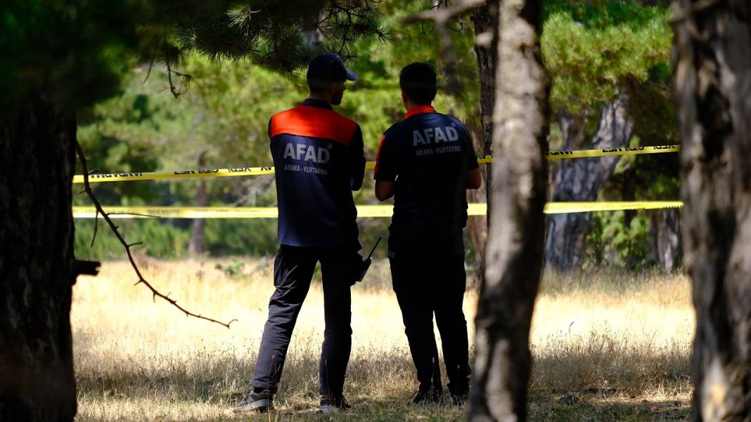 Kayıp olarak aranan kadın ormanda ağaca asılı halde bulundu 5